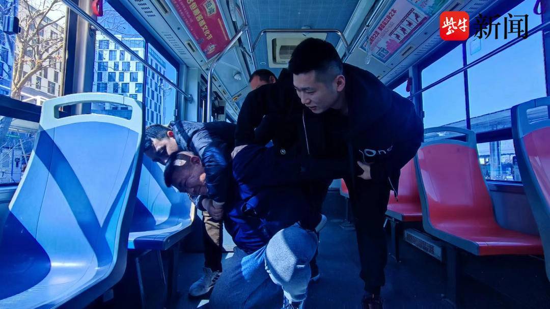 镇江公交这场实战演练<strong></p>
<p>外汇模拟盘</strong>，模拟的是乘客情绪失控抢夺方向盘