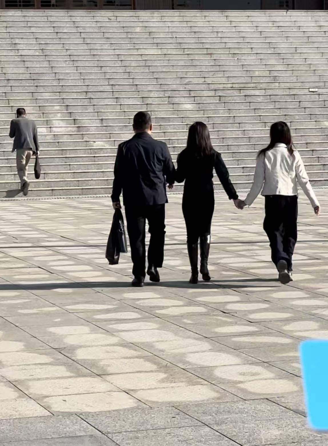 死刑！余华英拐卖儿童案重审宣判<strong></p>
<p>比特币价格</strong>，其当庭表示上诉