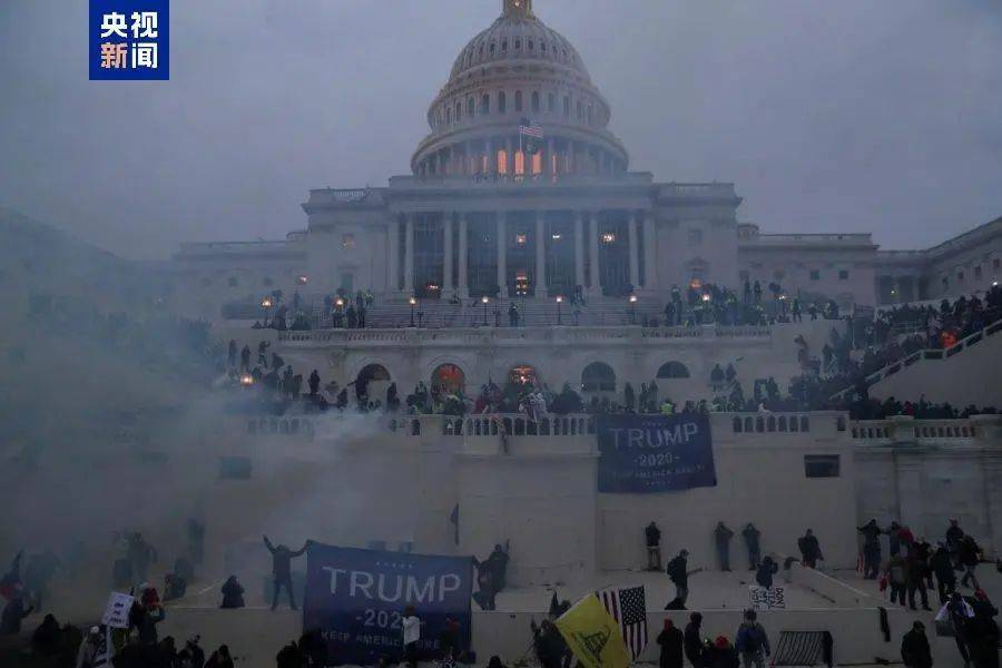 大选倒计时<strong></p>
<p>波卡币</strong>，7802万人已投票！49%比48%，特朗普在最关键“摇摆州”领先！防弹玻璃、铁丝网、钢板门、狙击手，美国多州加强安保