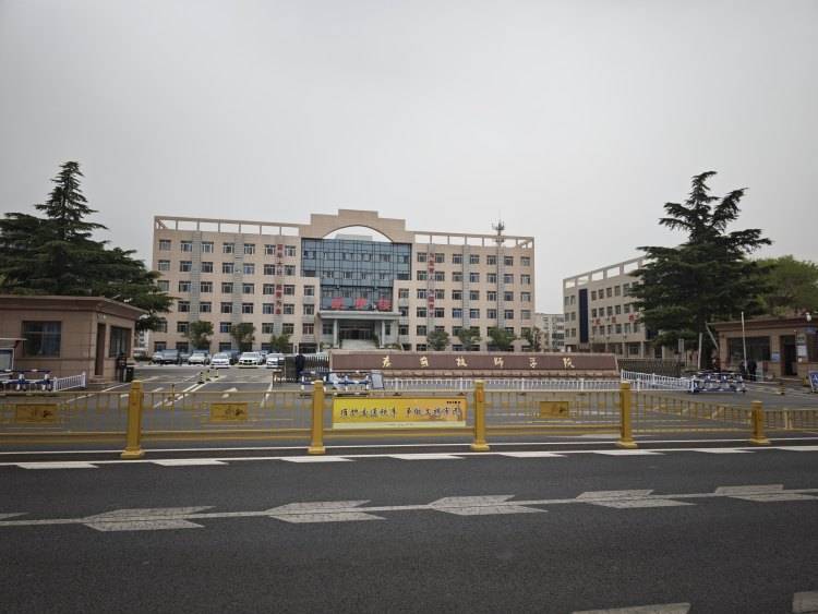 山东一任教31年教师临近退休突遭解聘<strong></p>
<p>抹茶交易app</strong>，学校回应