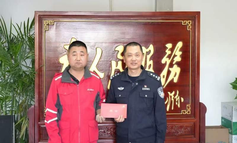 江苏无锡快递员拒送100个到付件<strong></p>
<p>BTC交易app</strong>，助警方拦下9万元涉诈资金