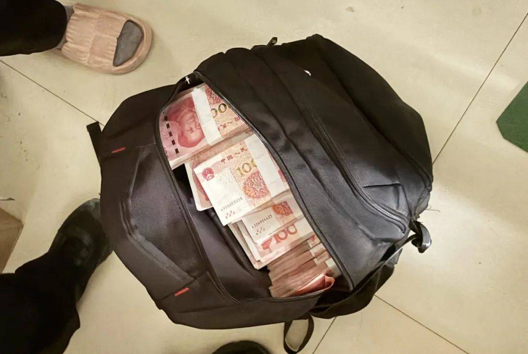事发桂林<strong></p>
<p>ETH交易app</strong>！背包里装的1000000元现金被警方紧急拦截