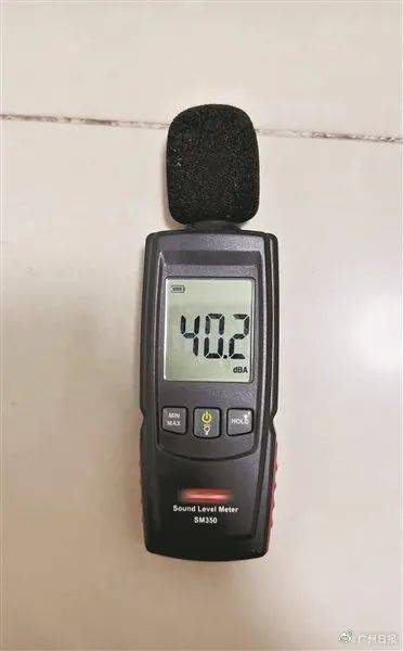 7楼住户疑似为报复8楼安装“震楼器”<strong></p>
<p>泰达币交易app</strong>，9楼一家“躺枪”被震楼两三年：在找房子考虑搬走了