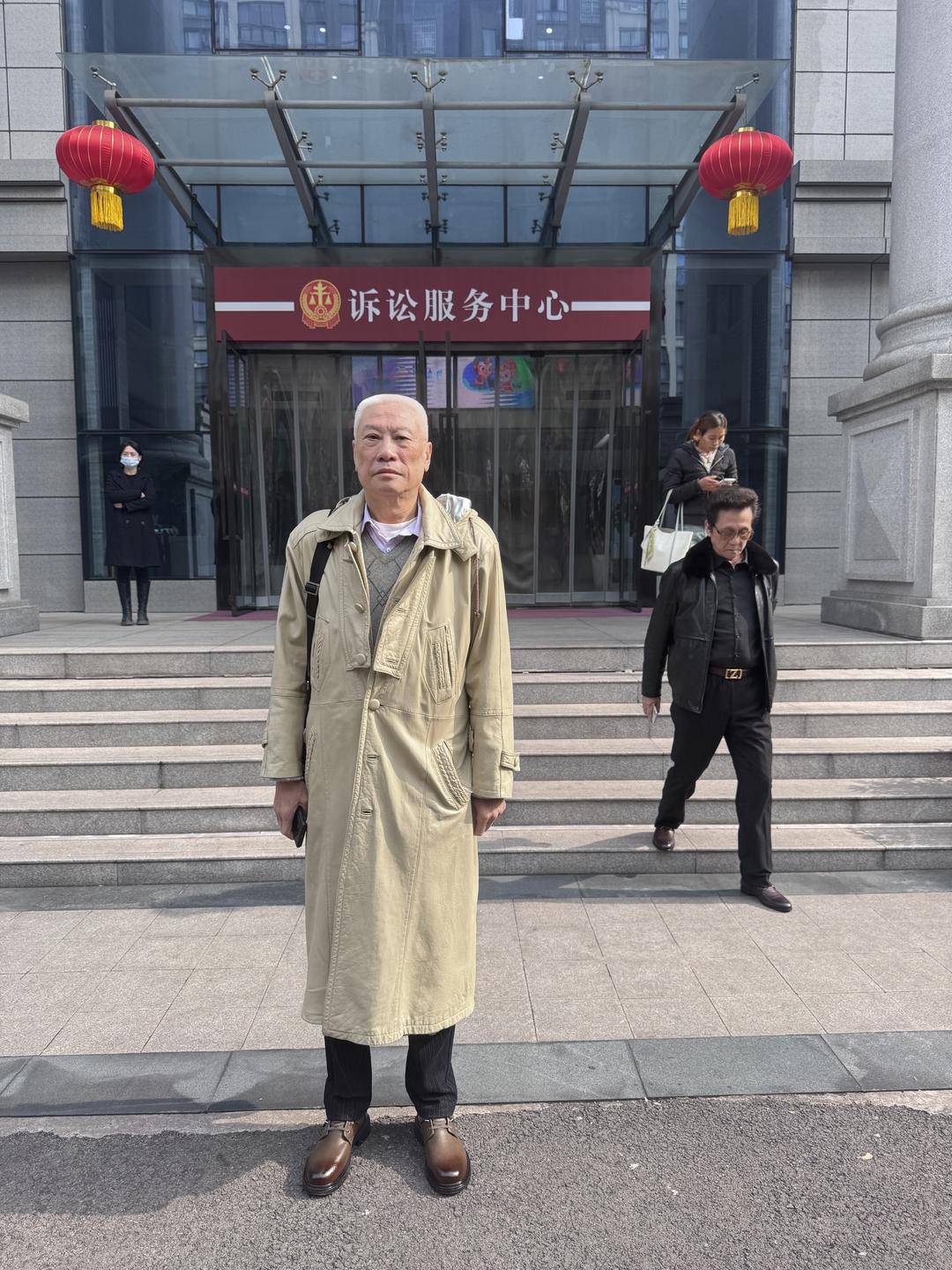 一起诉讼背后<strong></p>
<p>ethf</strong>，宜宾前首富“险被送精神病院”风波丨红星深度