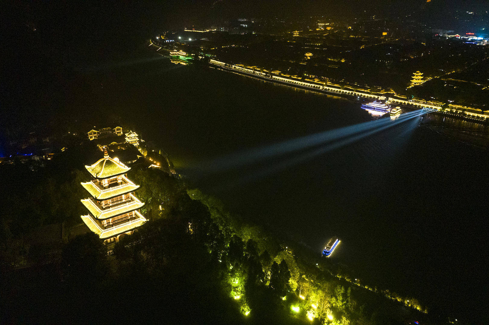 游客投诉在阆中一景区被索要597元上香费 官方：已致歉退款<strong></p>
<p>狗币</strong>，景区停业整顿