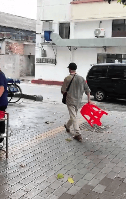 广东江门一饭店白米饭免费<strong></p>
<p>监察</strong>，老人每天打一碗米饭配酱油吃，店主：只要营业，就一直提供