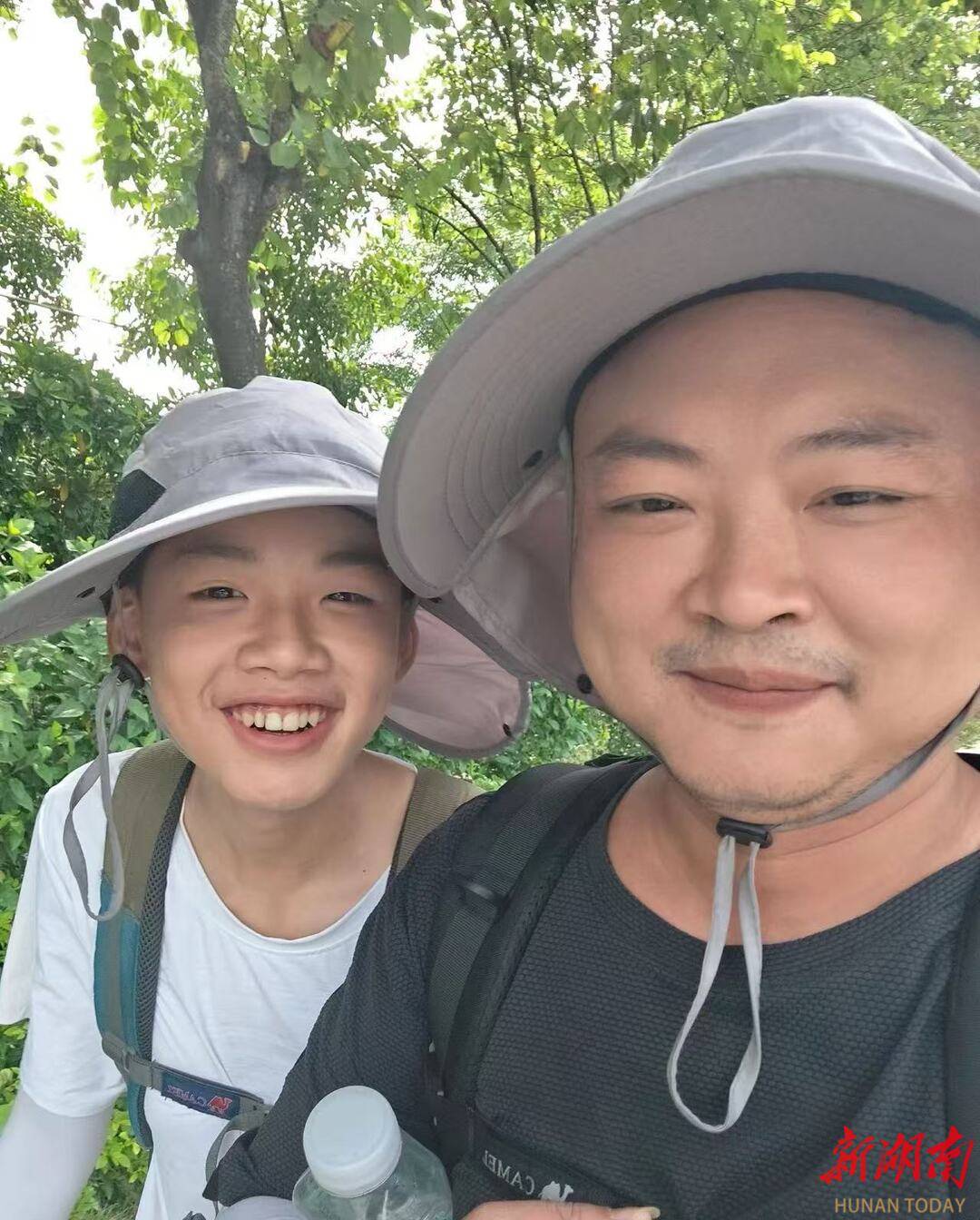 他陪13岁儿子从深圳徒步回湖南：脚都走“废”<strong></p>
<p>比特币涨了</strong>，儿子开心就好