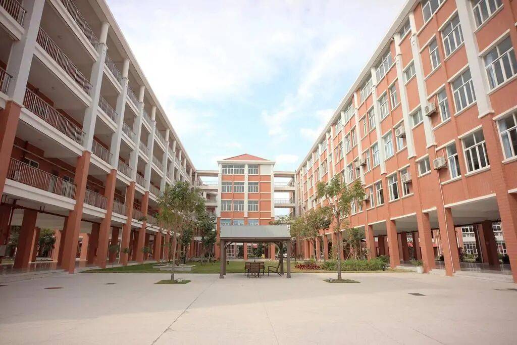 “一人收200元班费<strong></p>
<p>比特币在哪里购买</strong>，全班近一万元要用到什么时候”？家长质疑！官方回应