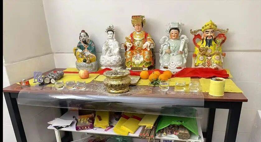 男子自称“玉皇大帝”<strong></p>
<p>比特币在哪里购买</strong>，奸淫妇女10人，敛财超500万元
