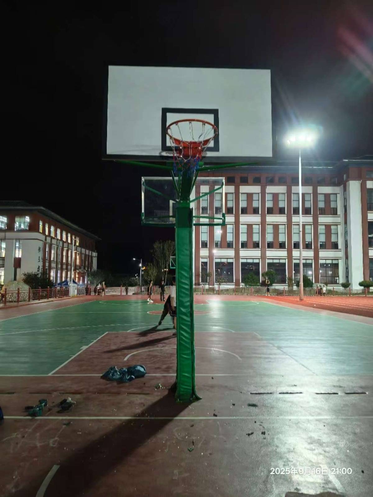 郑州178厘米大学生扣碎篮板<strong></p>
<p>比特币行情走势图最新</strong>，校方：说明弹跳力好！学校出资购买新篮板，已安装好