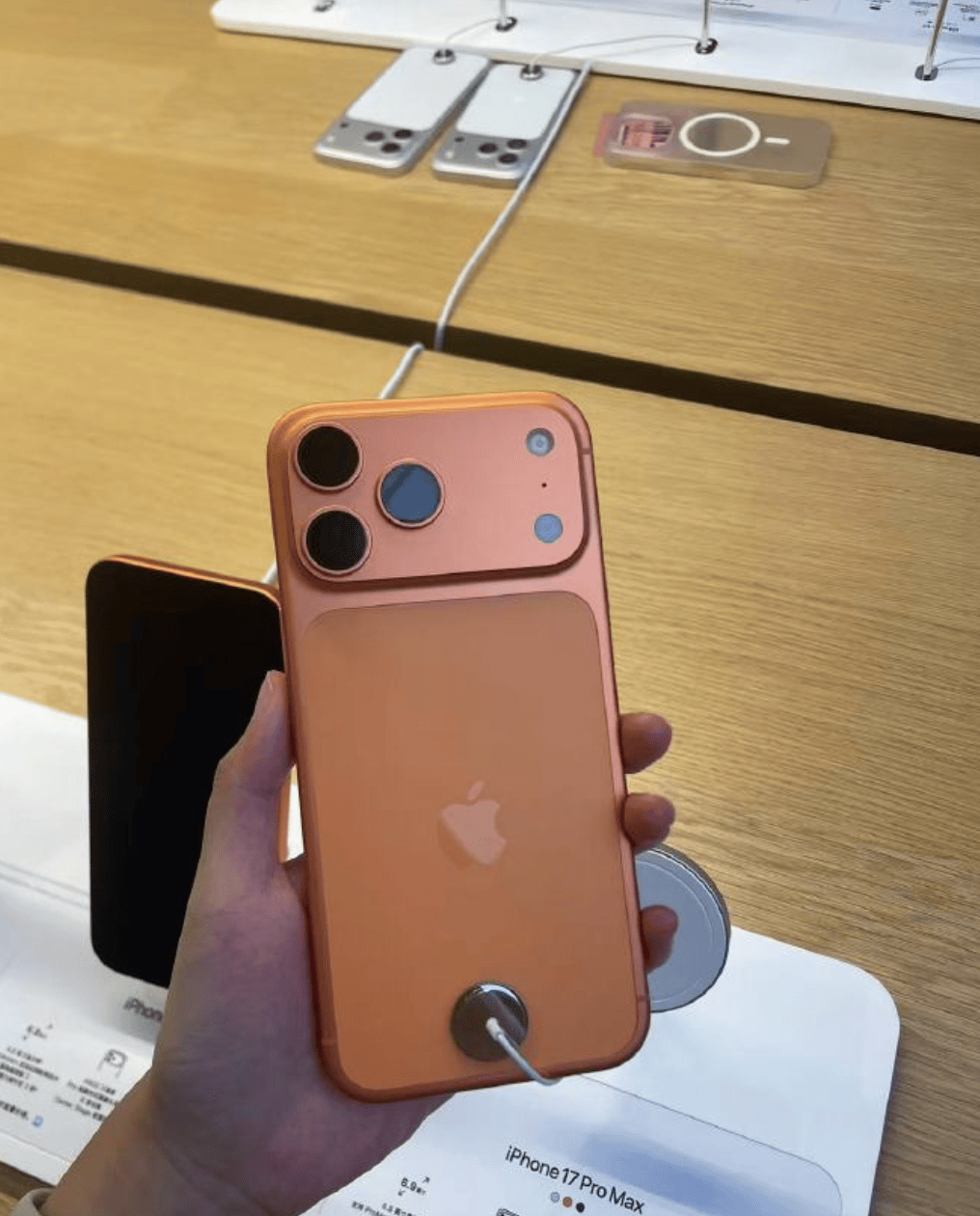 iPhone 17 Pro被黄牛拒收：“卖的人多<strong></p>
<p>比特币行情最新价格美元</strong>，货太多了”