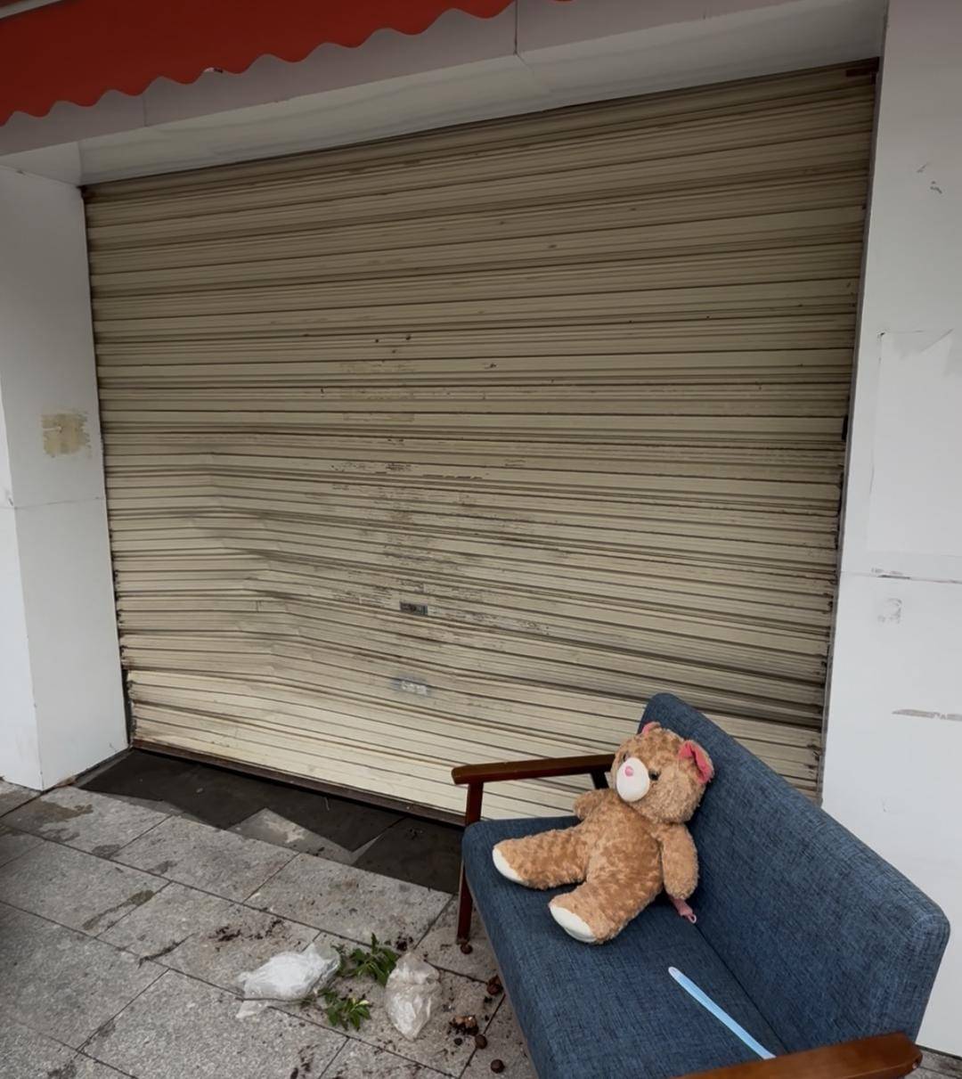 台风天珠海一司机驾越野车造浪冲破多家店玻璃<strong></p>
<p>比特币网络拥堵</strong>，警方：行拘10日！