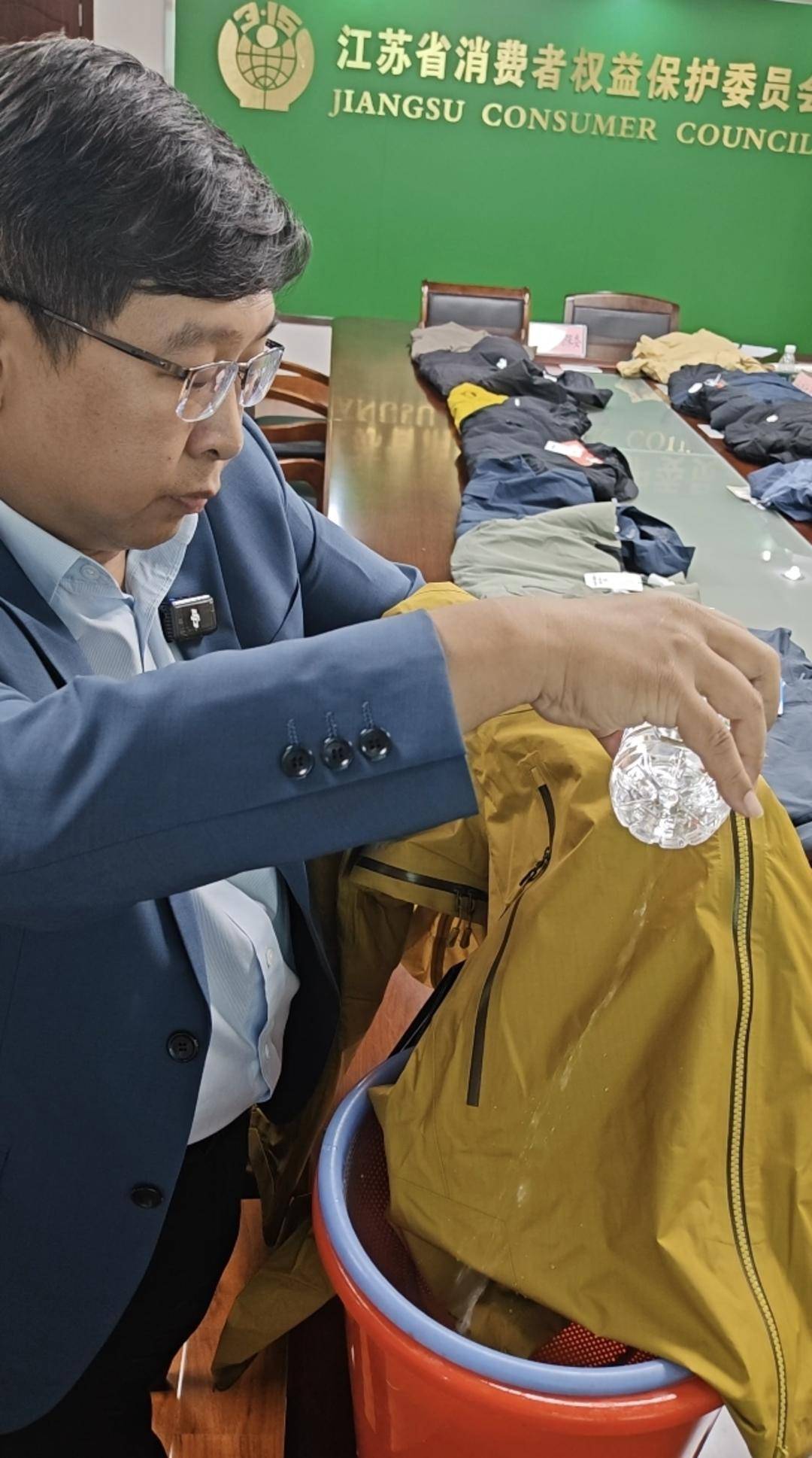 注意！冲锋衣40款里3款“不防水”<strong></p>
<p>比特币网络拥堵</strong>，教你一招在家也能测