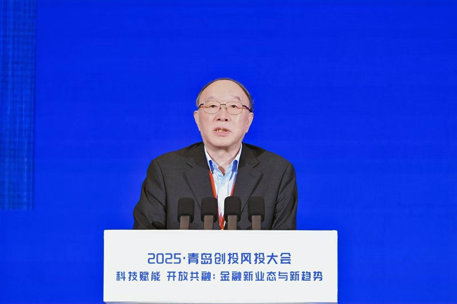 黄奇帆：<strong></p>
<p>2011年比特币价格</strong>我国资本市场成长空间较大 投资应关注生产性服务业