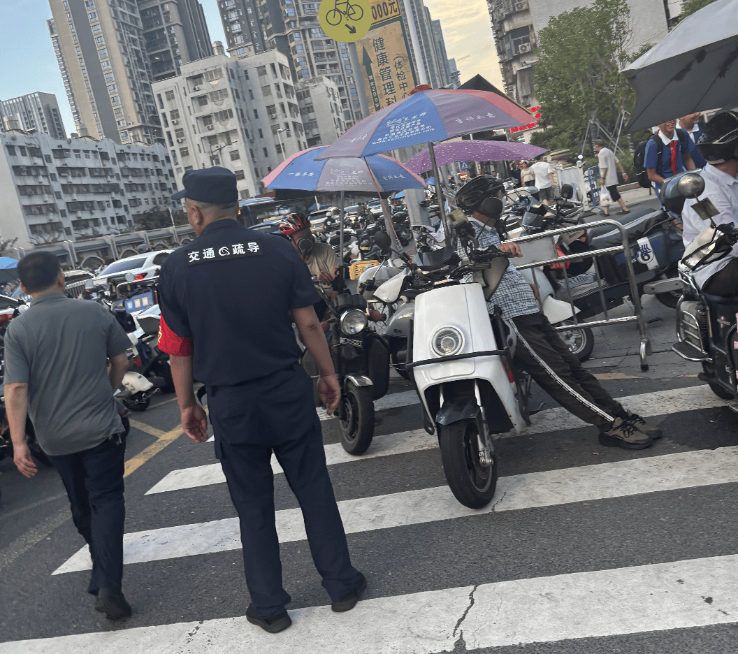 深圳一医院门口被指“举步维艰”<strong></p>
<p>2011年比特币价格</strong>！整治后记者实探:仍很堵