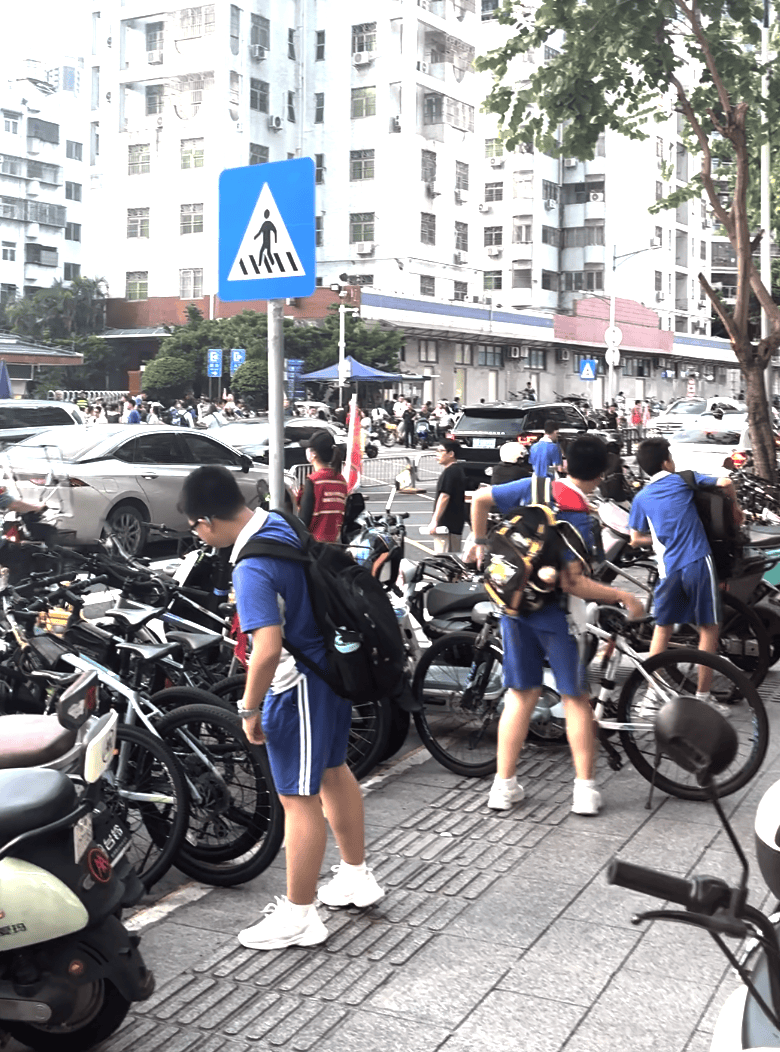 深圳一医院门口被指“举步维艰”<strong></p>
<p>2011年比特币价格</strong>！整治后记者实探:仍很堵