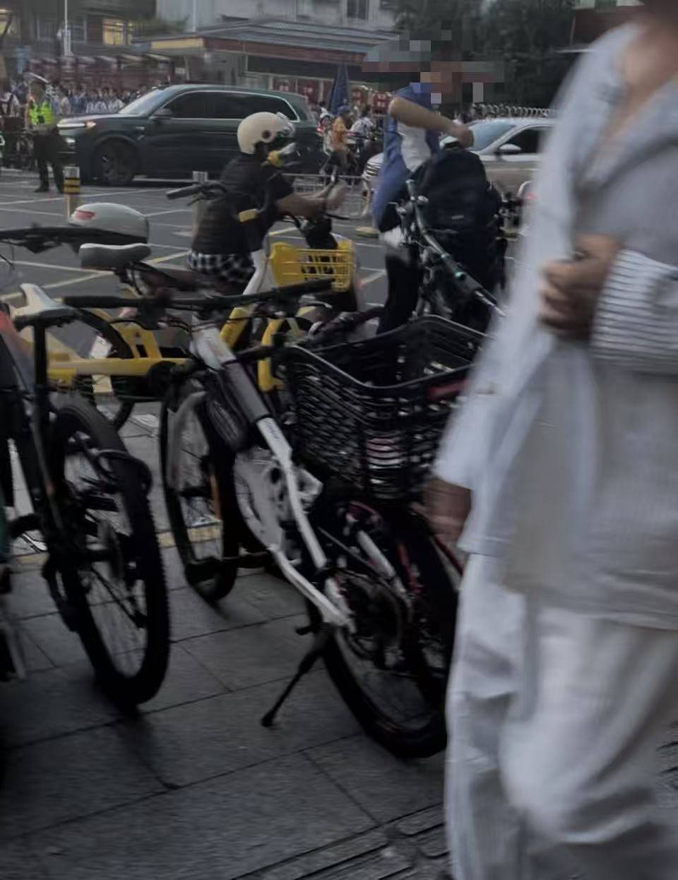 深圳一医院门口被指“举步维艰”<strong></p>
<p>2011年比特币价格</strong>！整治后记者实探:仍很堵