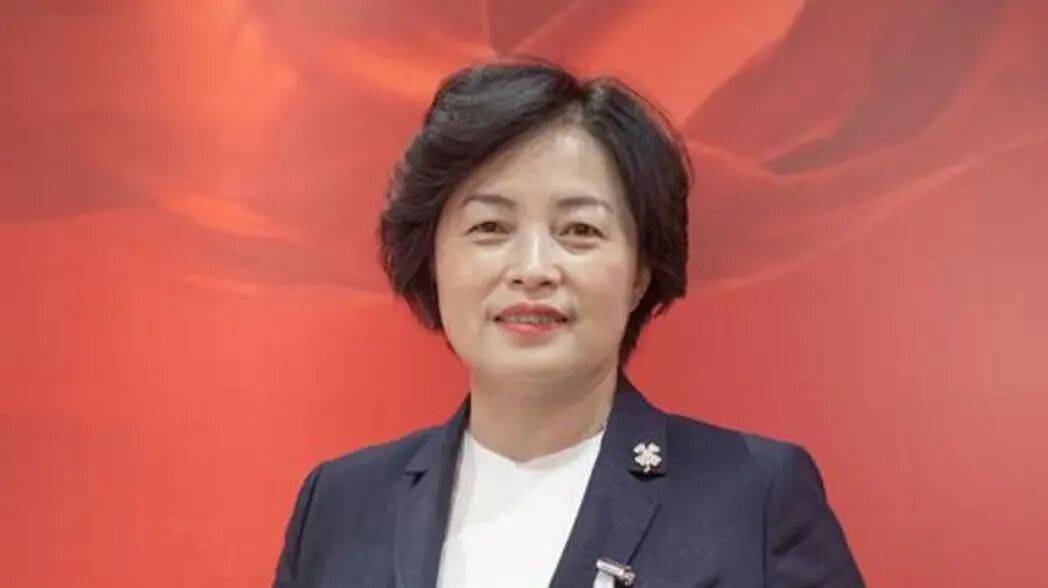 崔国静<strong></p>
<p>比特币今天价格行情</strong>，多次收受下属、老板送的现金、消费卡、名牌女包、化妆品、保健品、高档白酒