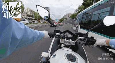 事发上海晚高峰！汹涌车流中<strong></p>
<p>比特币历史最低价格</strong>，一男子绝望跳车，直奔民警而去……