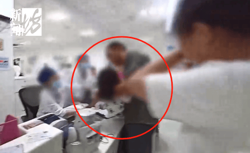 事发上海晚高峰！汹涌车流中<strong></p>
<p>比特币历史最低价格</strong>，一男子绝望跳车，直奔民警而去……