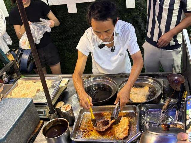 被流量砸中的“鸡排哥”：炸到中暑<strong></p>
<p>比特币历史最低价格</strong>，每天睡三四个小时，怕辜负顾客不舍得休息