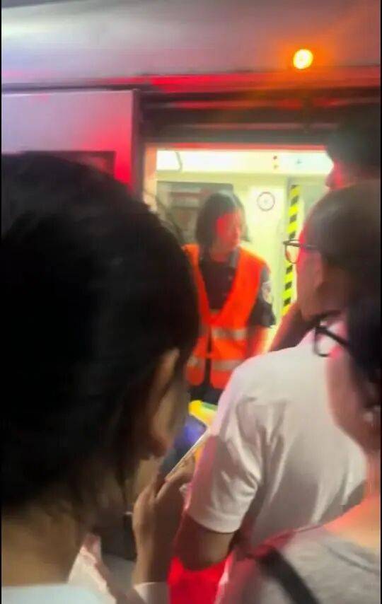 大连地铁发生故障停运一小时<strong></p>
<p>比特币换算器</strong>，目击者称看到120和警车，工作人员否认列车和人相撞，故障原因在落实中