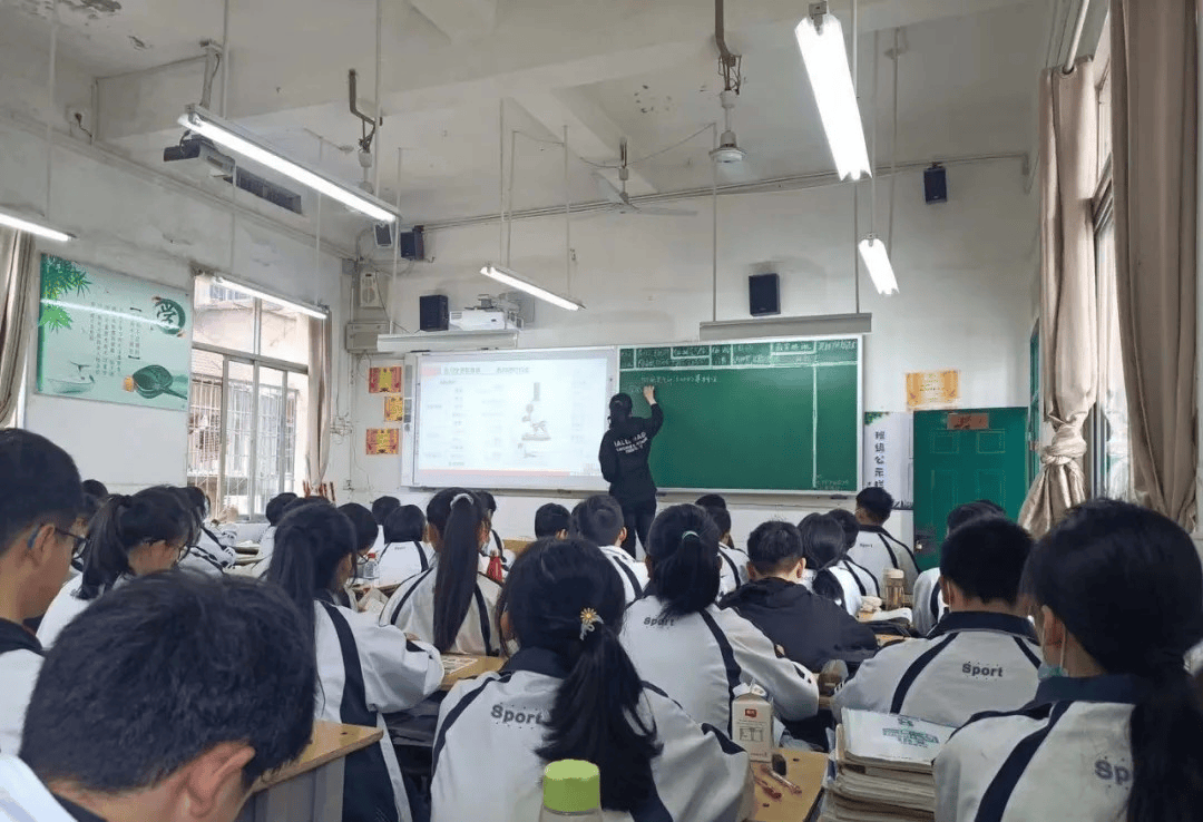 江西上饶初中生物教师郑忆晴因病去世<strong></p>
<p>比特币换算器</strong>，年仅35岁