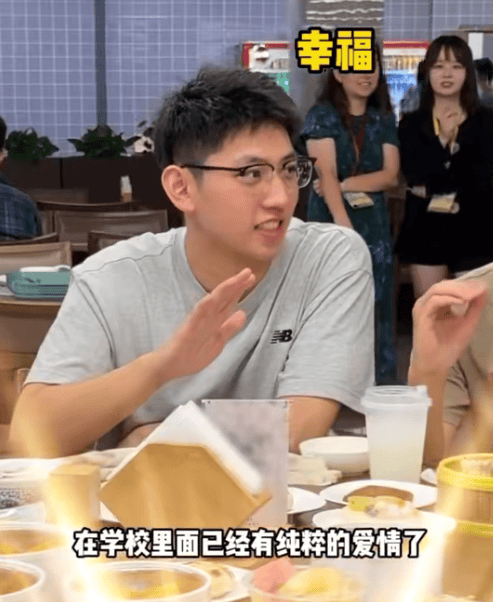 知名男歌手突然现身陌生人婚礼<strong></p>
<p>比特币最高价格是多少</strong>，并随礼999元！