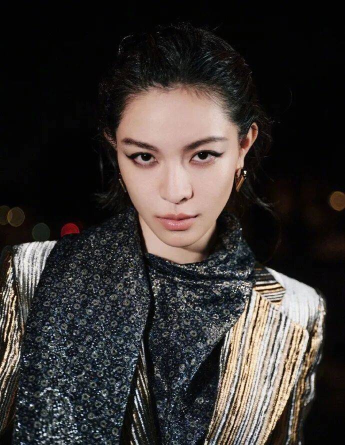 时装周上的女明星<strong></p>
<p>比特币最高价格是多少</strong>，秋冬氛围感一键封顶！