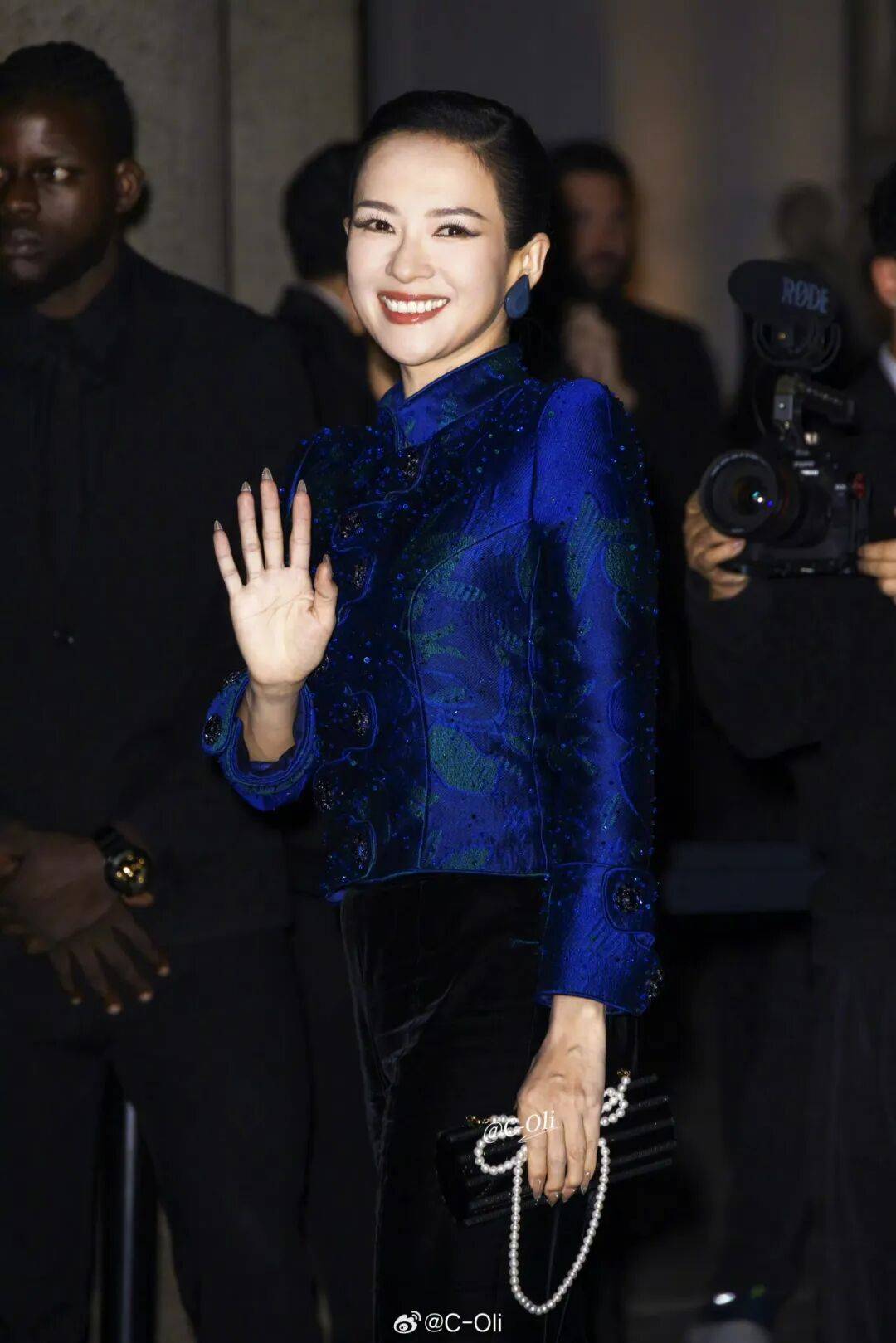 时装周上的女明星<strong></p>
<p>比特币最高价格是多少</strong>，秋冬氛围感一键封顶！
