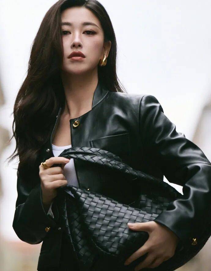 时装周上的女明星<strong></p>
<p>比特币最高价格是多少</strong>，秋冬氛围感一键封顶！