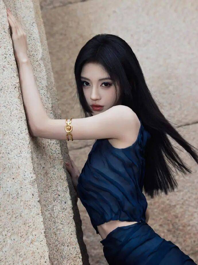 时装周上的女明星<strong></p>
<p>比特币最高价格是多少</strong>，秋冬氛围感一键封顶！