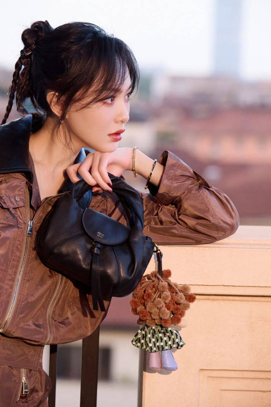 时装周上的女明星<strong></p>
<p>比特币最高价格是多少</strong>，秋冬氛围感一键封顶！