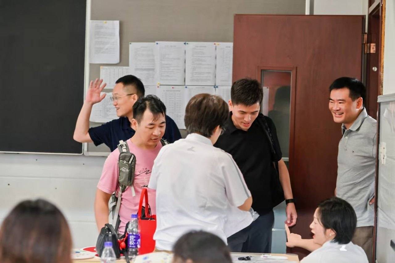 那个让老师骄傲的“调皮”班级！30年同学聚会<strong></p>
<p>比特币最新行情资讯</strong>，还伴有一封来自贵州的感谢信