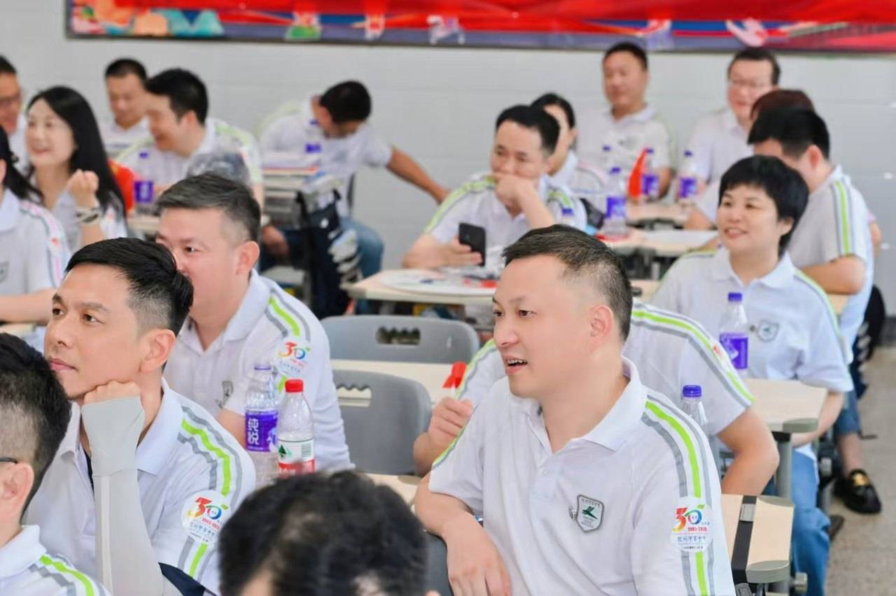 那个让老师骄傲的“调皮”班级！30年同学聚会<strong></p>
<p>比特币最新行情资讯</strong>，还伴有一封来自贵州的感谢信