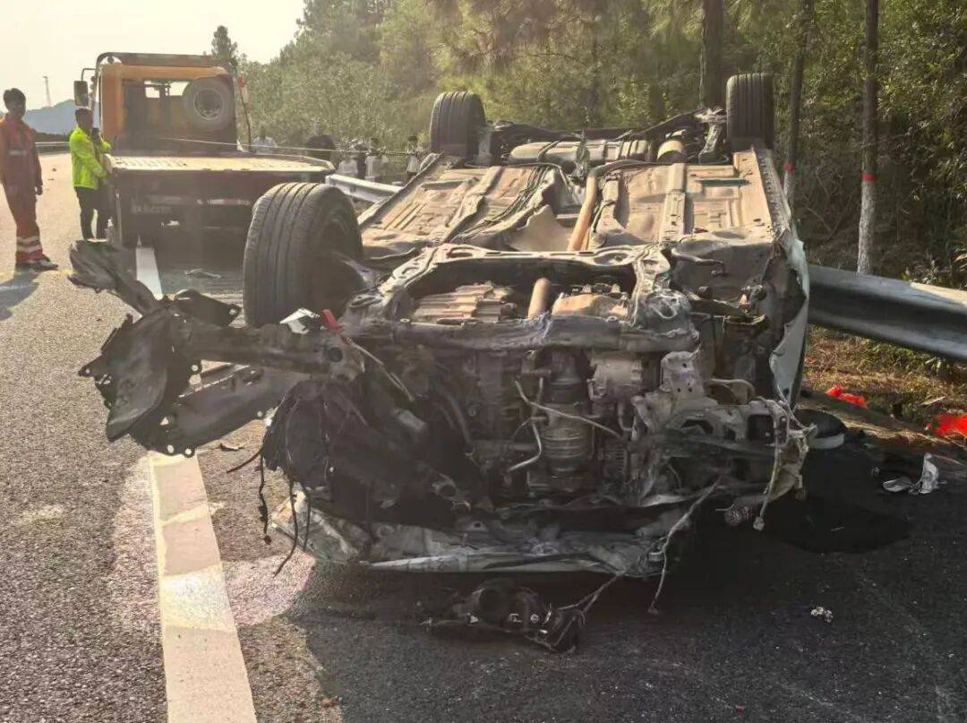 “我撒谎天打雷劈！”男子高速突然强行变道致翻车<strong></p>
<p>比特儿交易所</strong>，反诬赖对方