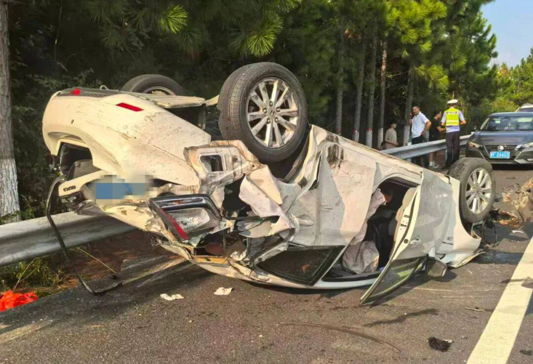 “我撒谎天打雷劈！”男子高速突然强行变道致翻车<strong></p>
<p>比特儿交易所</strong>，反诬赖对方