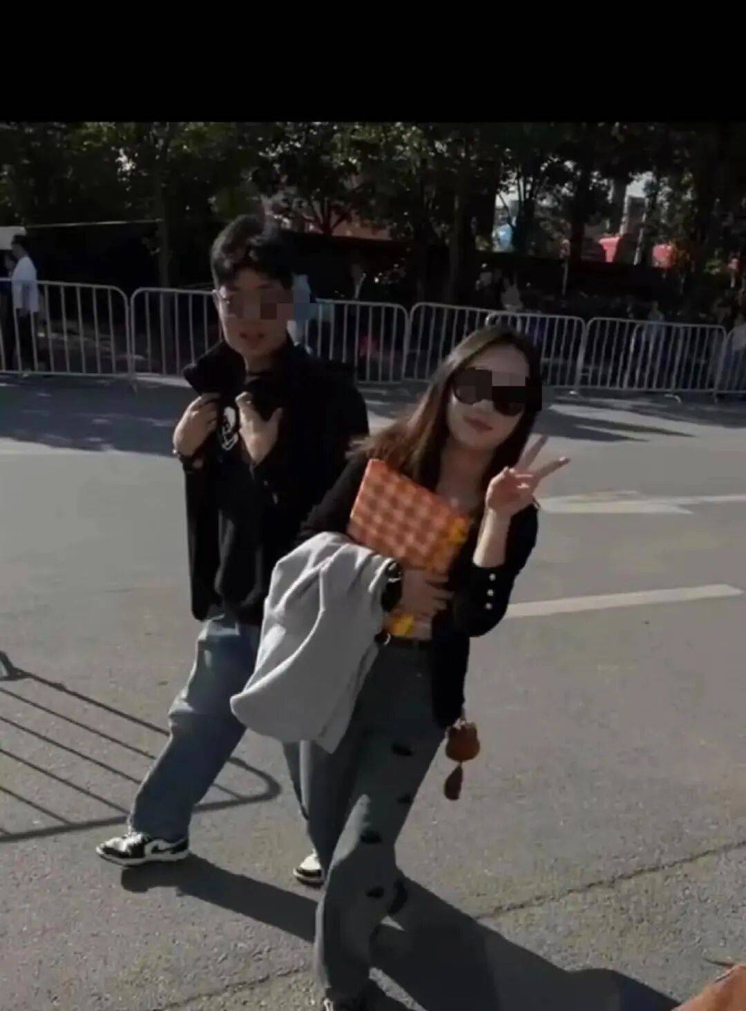 “中国两游客在马来西亚失踪”后续：男子手机定位仍在海底<strong></p>
<p>比特儿交易所</strong>，其姐姐加急办好护照即将赴事发地