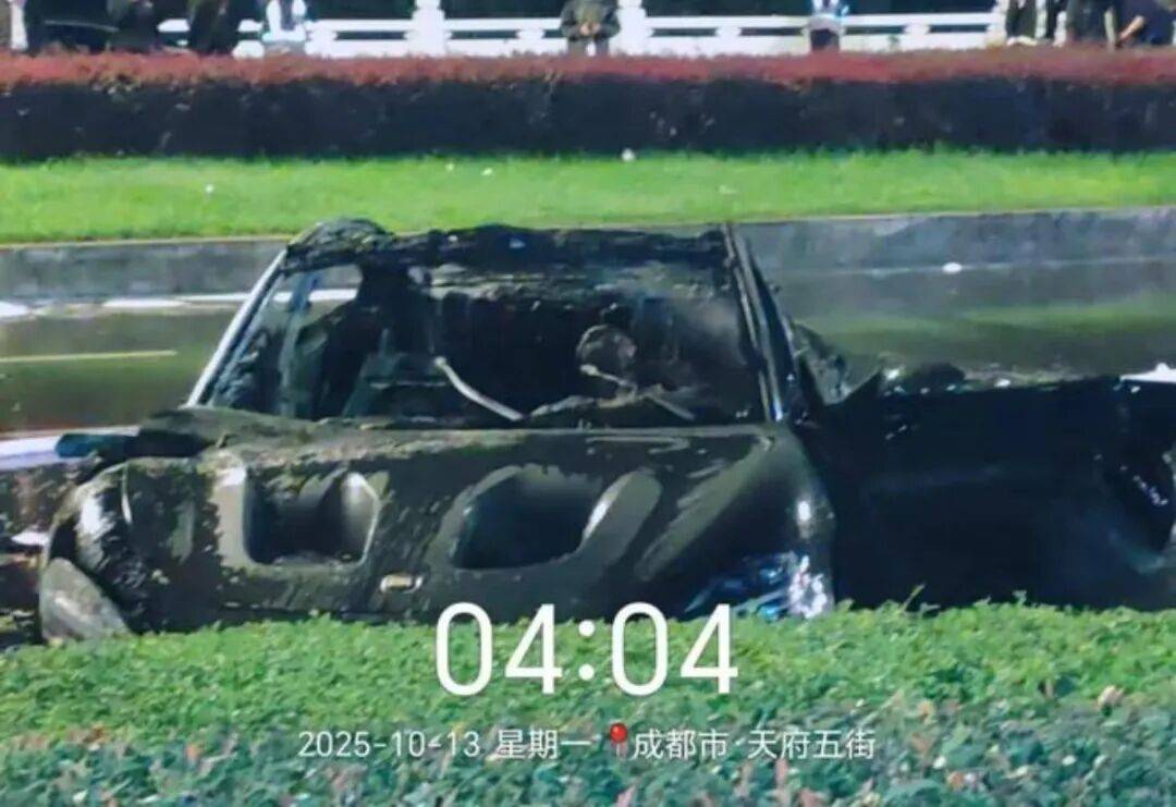 一辆SU7碰撞后爆燃<strong></p>
<p>比特币儿</strong>，多人救援未果！小米股价重挫近8%！