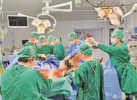爆燃<strong></p>
<p>比特儿下载</strong>！深圳一男子电动自行车充电30秒全身烧伤90%