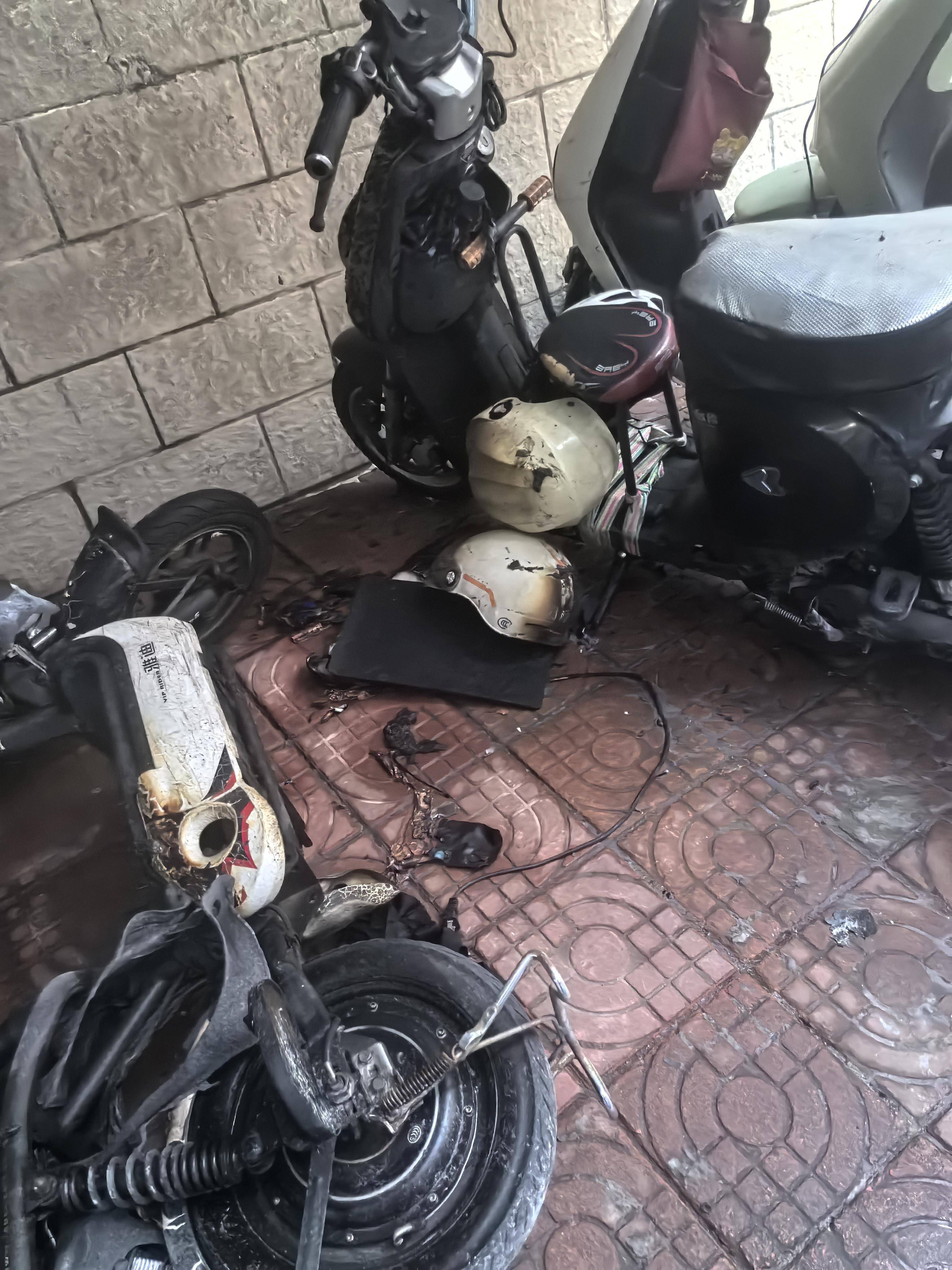 深圳一小区电动车管理引担忧<strong></p>
<p>比特儿下载</strong>，部门责令整改后，记者实探