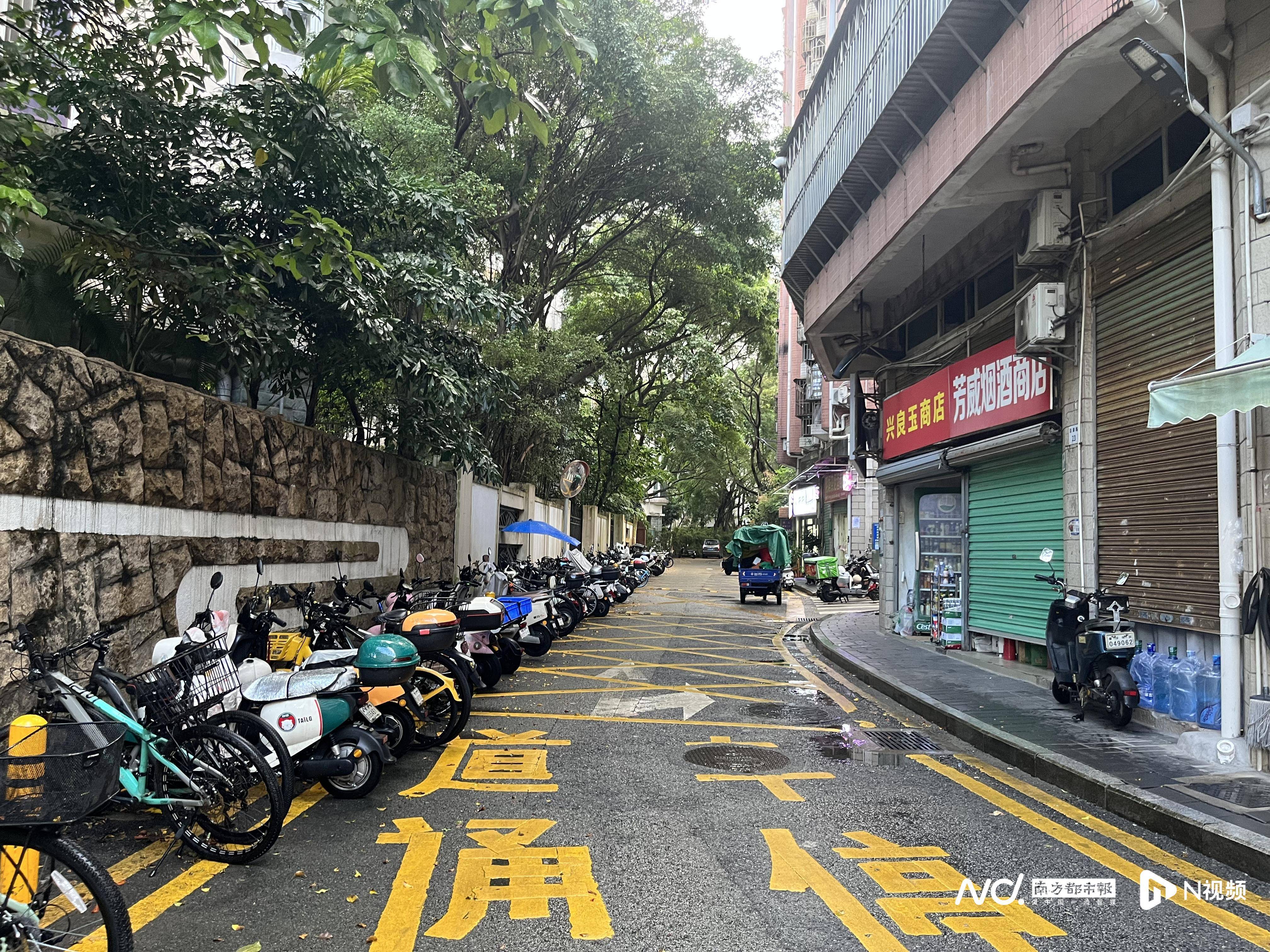 深圳一小区电动车管理引担忧<strong></p>
<p>比特儿下载</strong>，部门责令整改后，记者实探