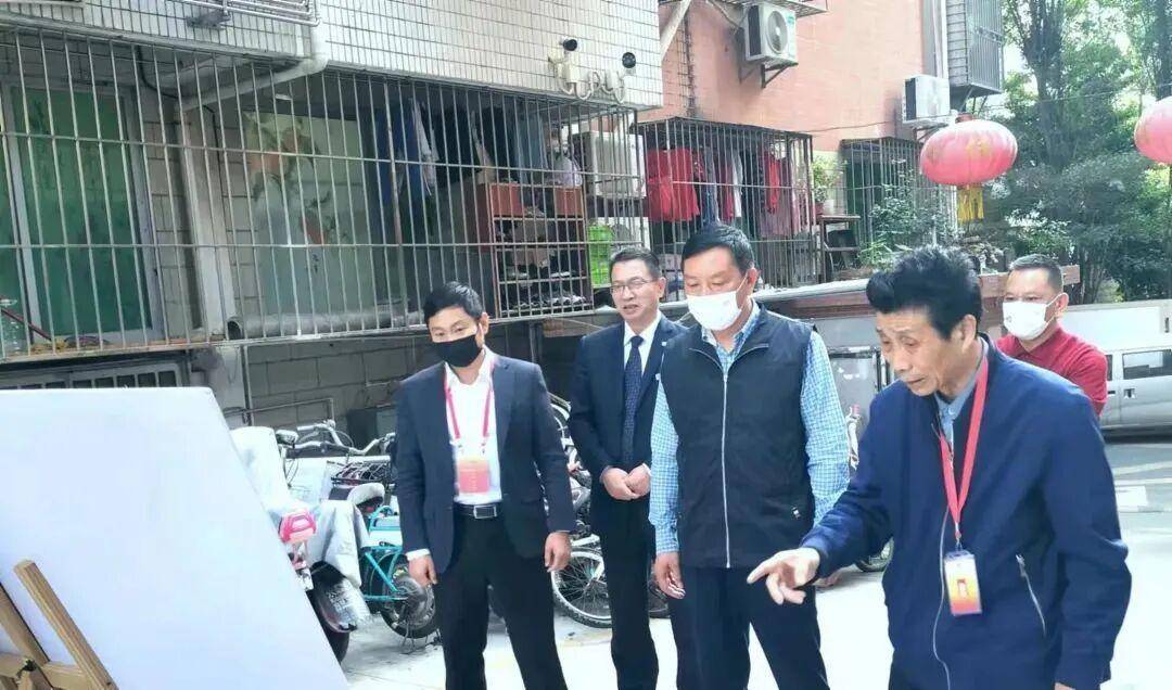 深圳一小区电动车管理引担忧<strong></p>
<p>比特儿下载</strong>，部门责令整改后，记者实探