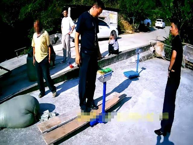 100斤玉米上秤秒变60斤？贵州一村民遭“鬼秤”骗粮！民警出手<strong></p>
<p>比特儿海外</strong>，5人被拘