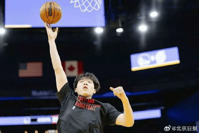 杨瀚森迎NBA常规赛首秀<strong></p>
<p>比特儿国际</strong>,两罚全中拿到个人NBA生涯首分;此前出场时播音字幕都是中文