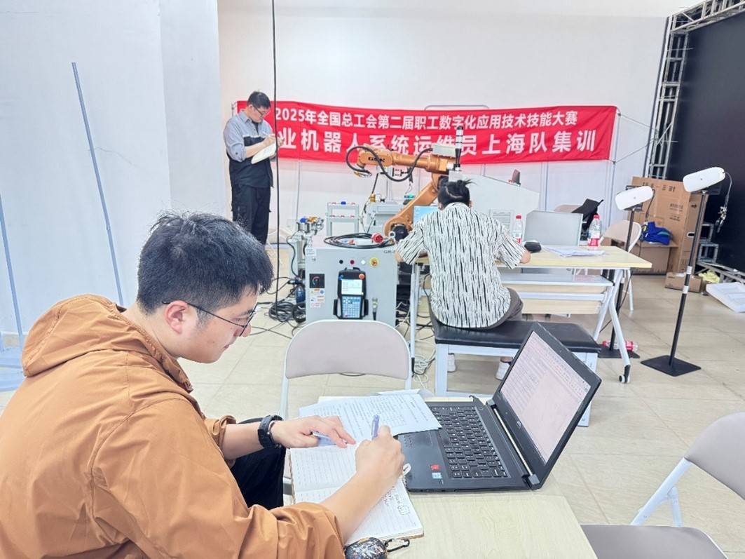 上海机器人系统运维选手集训有序推进<strong></p>
<p>比特儿海外交易平台</strong>,“破阵”指日可待