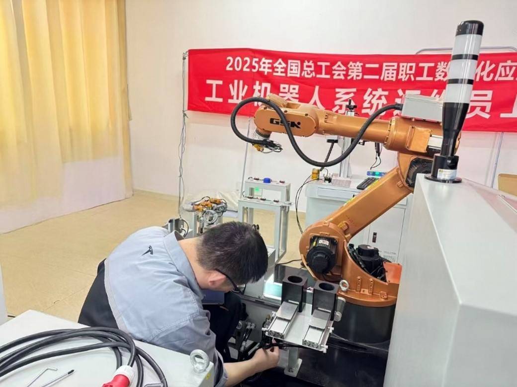 上海机器人系统运维选手集训有序推进<strong></p>
<p>比特儿海外交易平台</strong>,“破阵”指日可待