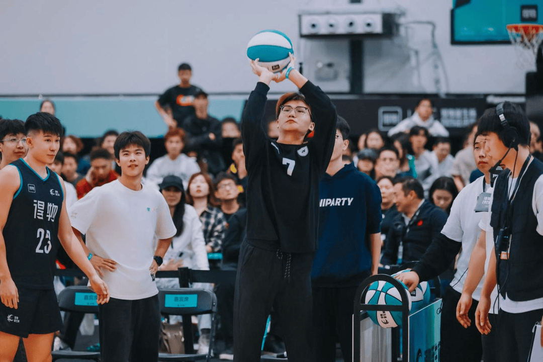 复旦、交大、同济等八大高校集结<strong></p>
<p>比特儿暂停</strong>，得物App“新生杯”篮球赛首战上海