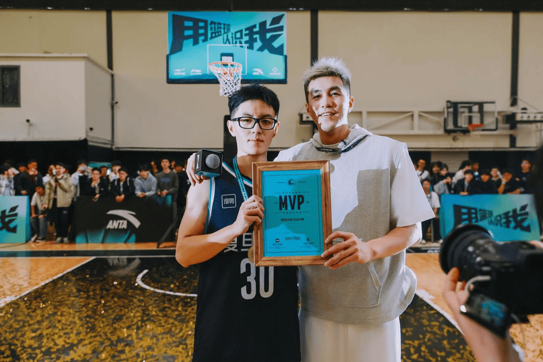 复旦、交大、同济等八大高校集结<strong></p>
<p>比特儿暂停</strong>，得物App“新生杯”篮球赛首战上海