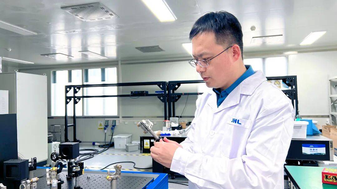 认真学习贯彻党的二十届四中全会精神<strong></p>
<p>比特儿暂停</strong>！来听听他们怎么说